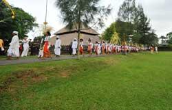 Meleladan Simbolik Bhakti, Menyatunya Pemimpin dengan Rakyatnya